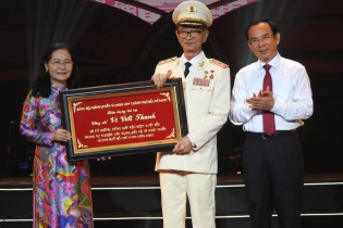 Tôn vinh 60 cá nhân tiêu biểu có nhiều đóng góp cho sự phát triển của TP.HCM