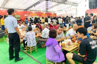 Ngày của Phở 2025: Đông đảo người dân hòa mình trong lễ hội phở