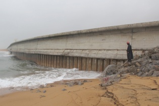 Phú Yên khẩn cấp thi công kè bảo vệ sân bay Tuy Hòa