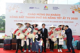Đà Nẵng nhộn nhịp đón khách quốc tế trong ngày đầu năm mới Ất Tỵ