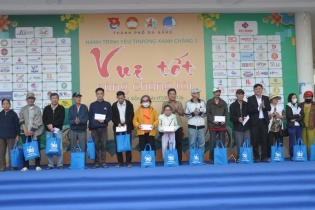 Doanh nhân trẻ Đà Nẵng trao hơn 500 triệu đồng chăm lo Tết cho người nghèo 