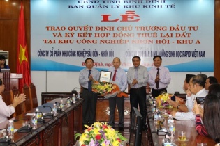 Bình Định trao 3 giấy chứng nhận đầu tư mới vào Khu công nghiệp Nhơn Hội A