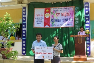 Học bổng “Vì trẻ em Việt Nam – Swing for the Kids” đến với học sinh Ninh Thuận