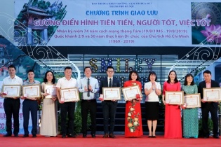 Tôn vinh "Những bông hoa trong vườn Bác"