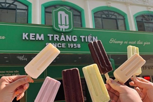 Mở cửa sau 21 giờ, cửa hàng kem Tràng Tiền bị phạt 15 triệu đồng