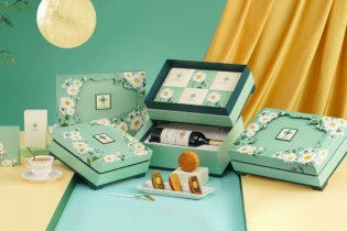 Khách sạn Hà Nội Daewoo gửi thông điệp bình yên qua bộ sưu tập bánh Trung thu