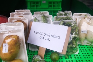 Độc đáo 6 gian hàng đồng giá 10.000 đồng không người bán tại Hà Nội