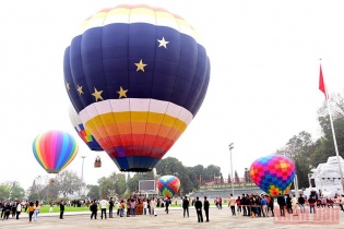 20 khinh khí cầu quốc tế trình diễn tại Tuyên Quang