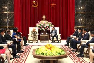 Tổng thống Singapore Halimah Yacob ấn tượng về tốc độ phát triển của Thủ đô Hà Nội 