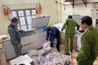Hà Nội: Phát hiện hơn 1 tấn ức vịt, cánh gà đông lạnh không rõ nguồn gốc