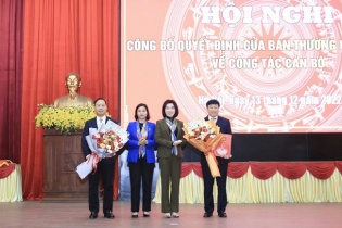 TP. Hà Nội công bố và trao 3 quyết định về công tác cán bộ
