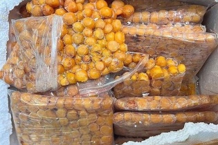 Thu giữ 1,8 tấn trứng non, nầm lợn không rõ nguồn gốc, có dấu hiệu phân hủy