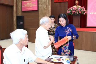Thường trực Thành ủy gặp mặt Ban Liên lạc Chiến sĩ cách mạng bị địch bắt tù đày 