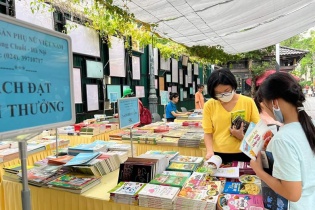 Phố Sách Hà Nội rộn ràng chào mừng Ngày Sách và Văn hóa đọc Việt Nam