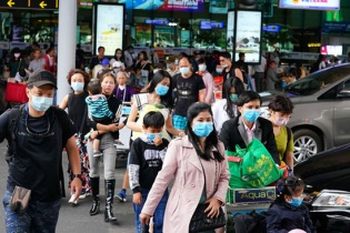 Hà Nội yêu cầu đeo khẩu trang nơi đông người