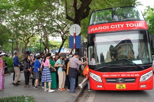 Hà Nội tặng quà, miễn phí vé xe bus 2 tầng cho hàng chục ngàn du khách