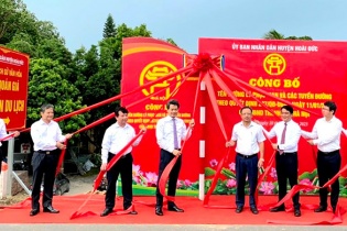 Gắn biển nhiều công trình chào mừng Ngày Giải phóng Thủ đô 