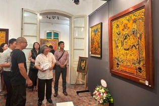 Thưởng lãm hơn 60 bức tranh đề tài dân gian tại không gian biệt thự Pháp, Hà Nội 