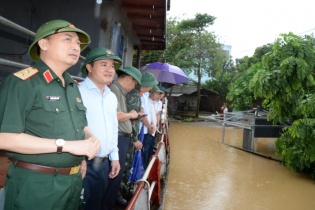 Hà Nội: Cấm các phương tiện, người dân đi lại trên cầu Trung Hà 