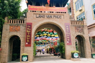 Hà Nội: Tôn vinh lụa Hà Đông, hấp dẫn du khách đến làng lụa Vạn Phúc 