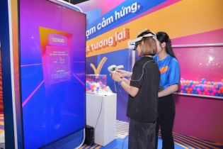 Đa dạng gian hàng ẩm thực và tài chính số tại Flavors Festival 2024