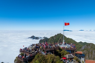 Sa Pa, Huế, Cà Mau hút khách dịp Tết Ất Tỵ 2025
