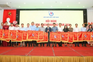 100 tập thể, cá nhân được Hội Nhà báo Việt Nam tặng Cờ thi đua, Bằng khen