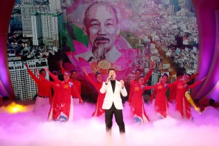 “Quà tháng Năm dâng Người” - Hòa âm nghệ thuật lan tỏa tư tưởng Hồ Chí Minh