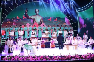 “Quà tháng 5 dâng Người” lan tỏa tinh thần Hồ Chí Minh 
