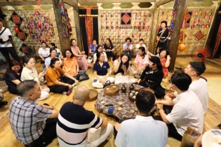 Khám phá tinh hoa ẩm thực Tày ở làng du lịch tốt nhất thế giới