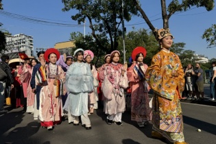 Thủ đô thanh lịch, hào hoa trong Lễ Diễu hành Áo dài Du lịch Hà Nội 2025