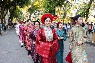 Hà Nội đón 30,94 triệu lượt khách trong 11 tháng