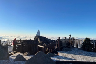 Băng giá phủ trắng đỉnh Fansipan Sapa