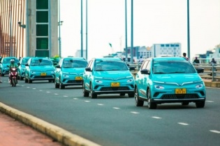 Hà Nội đặt mục tiêu 100% taxi sử dụng điện, năng lượng xanh vào năm 2030