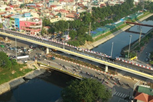 Hà Nội rào chắn phục vụ thi công dự án cải tạo, nâng cấp hệ thống chiếu sáng cầu vượt