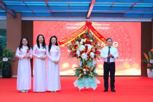 Chủ tịch Hà Nội Vũ Đại Thắng dự khai giảng tại Trường Tiểu học Ngô Thì Nhậm