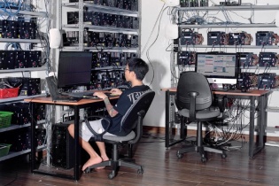 Bên trong những “trang trại cày view" ảo ở Việt Nam