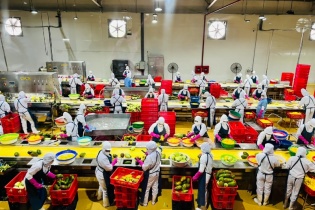 Chùm ảnh: Bên trong trung tâm chế biến trái cây, rau củ lớn nhất miền Bắc