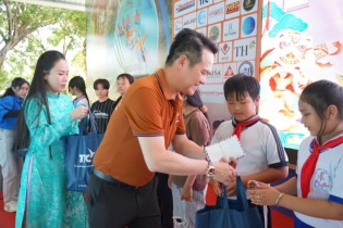 "Trao Xuân yêu thương" cho 3.000 trẻ em khó khăn tại TP.HCM