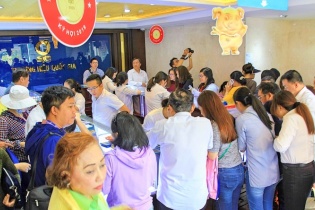 TPHCM: Tất bật mua vàng cầu may ngày vía Thần Tài