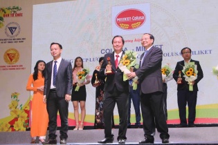 Trao cúp vàng thương hiệu Việt uy tín và phát triển bền vững năm 2019