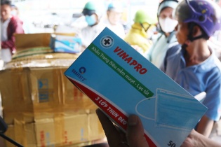 TP.HCM đưa khẩu trang, nước sát khuẩn vào nhóm hàng bình ổn, thiết yếu 