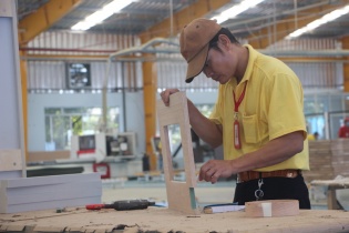 Ảnh hưởng đại dịch Covid-19, nhiều doanh nghiệp vẫn mạnh tay chi thưởng