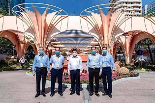 Chụp ảnh tại đường hoa Nguyễn Huệ bắt buộc phải đeo khẩu trang