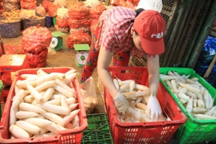 Sức mua tại chợ truyền thống ở TP.HCM giảm 20-30% 