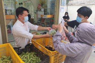 Xe chở “hàng mau hỏng” không cần giấy nhận diện khi qua 19 tỉnh, thành đang giãn cách