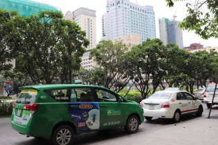 Hai hãng taxi ở TP.HCM được hoạt động để hỗ trợ y tế, đưa đón tại sân bay