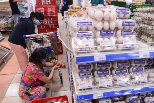 TP.HCM cho phép cơ sở sản xuất bánh mì, hủ tiếu... được hoạt động