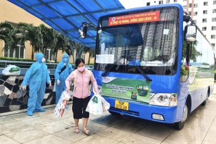 Siêu thị ở TP.HCM dùng xe buýt để giao hàng cho các đầu mối mua chung 