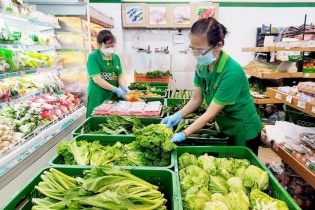 Nhiều chuỗi siêu thị ở TP.HCM đồng loạt mở cửa, giảm giá để thu hút khách từ 1/10